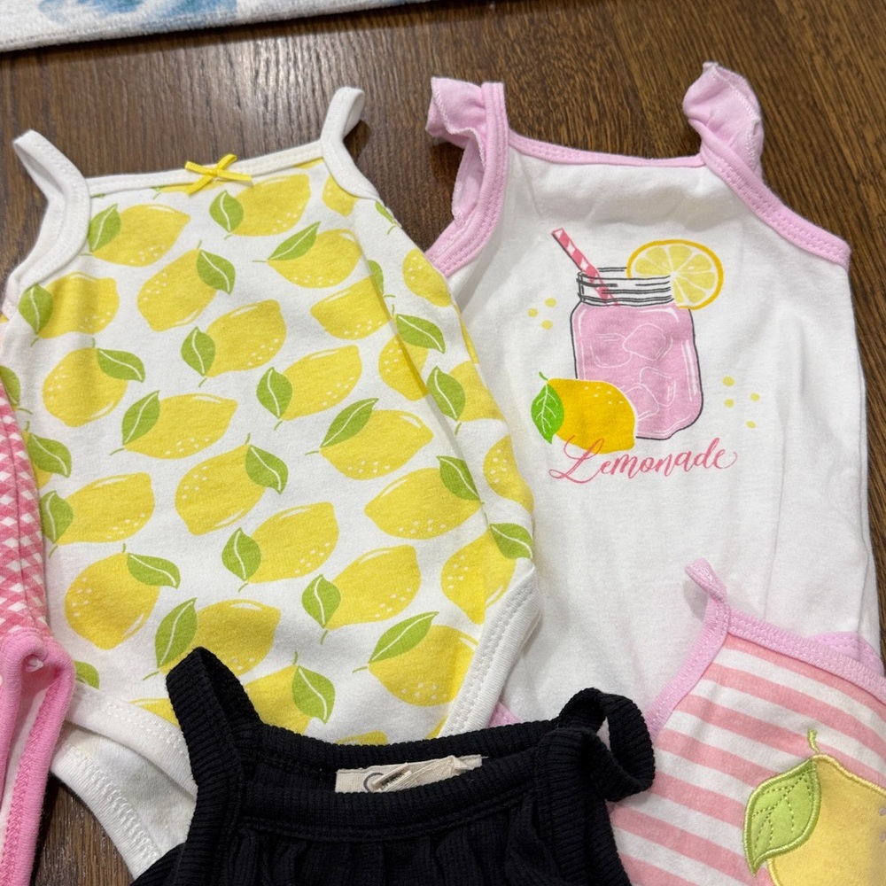 BUNDLE 8 BODYSUITS 0-3M WORN ONCE - Picture 5 of 5